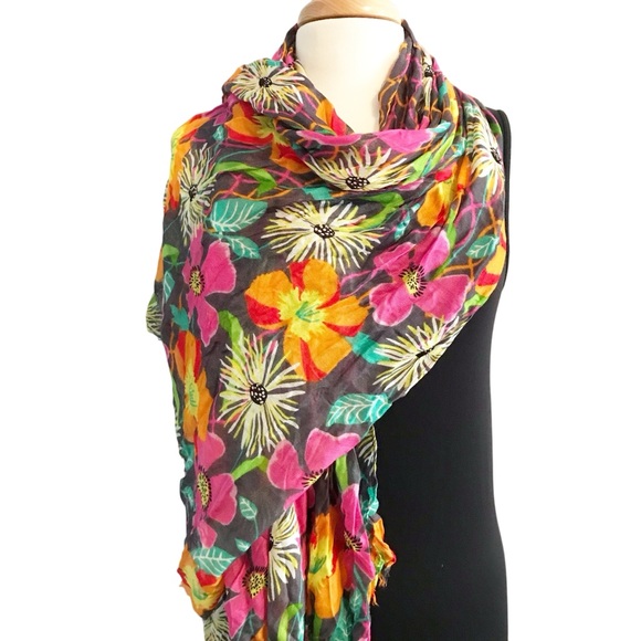 Vera Bradley Soft Fringe Jazzy Blooms Scarf NWT - Picture 1 of 4
